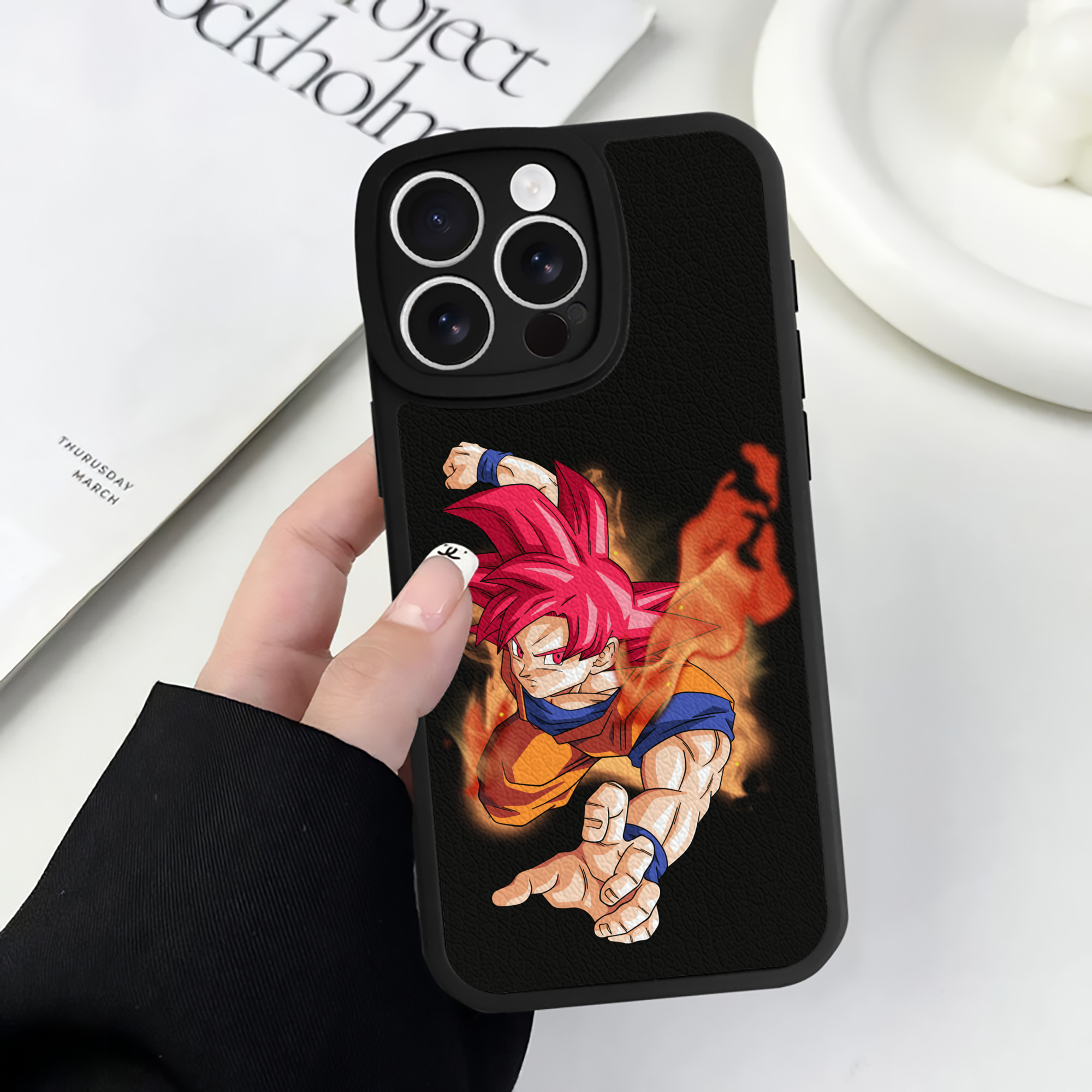 （画像用） ドラゴンボール 孫悟空（そん ごくう）Son Goku カカロット DRAGON BALL Kakarotto 【iPhone 16シリーズ対応】シリコンスマホケース（レザー調） 材質：シリコン